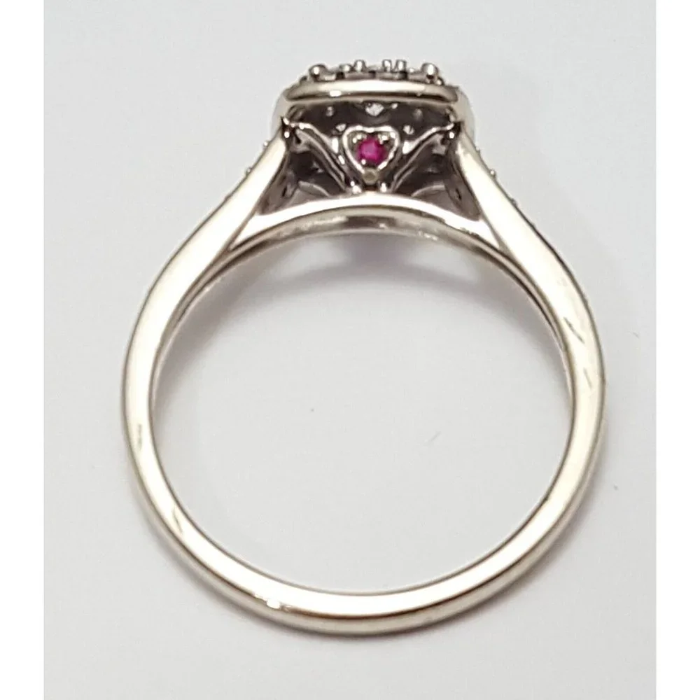 Beautiful 10K Karat Solid White Gold Designer Diamond Cluster Ring - Size 7